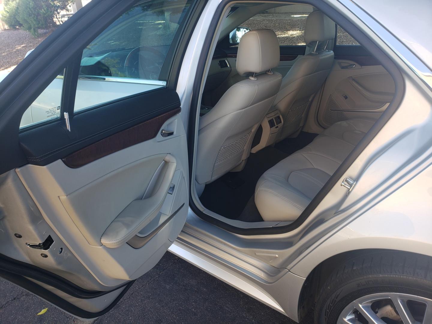 2011 /gray Cadillac CTS cts (1G6DP5ED0B0) with an 3.6L V6 DOHC 24V engine, 6-Speed Automatic transmission, located at 323 E Dunlap Ave., Phoenix, AZ, 85020, (602) 331-9000, 33.567677, -112.069000 - 2011 Cadillac CTS Premium,....... EXCELLENT condition,....ONLY 128K MILES........ A Real Must See!!.... No accidents, Ice cold a/c front and rear, Touch screen Stereo/CD player, Satellite compatible, Backup camera, Phone sync, Bluetooth, Navigation, Gorgeous tinted sunroof, Clean Gray interior with - Photo#10